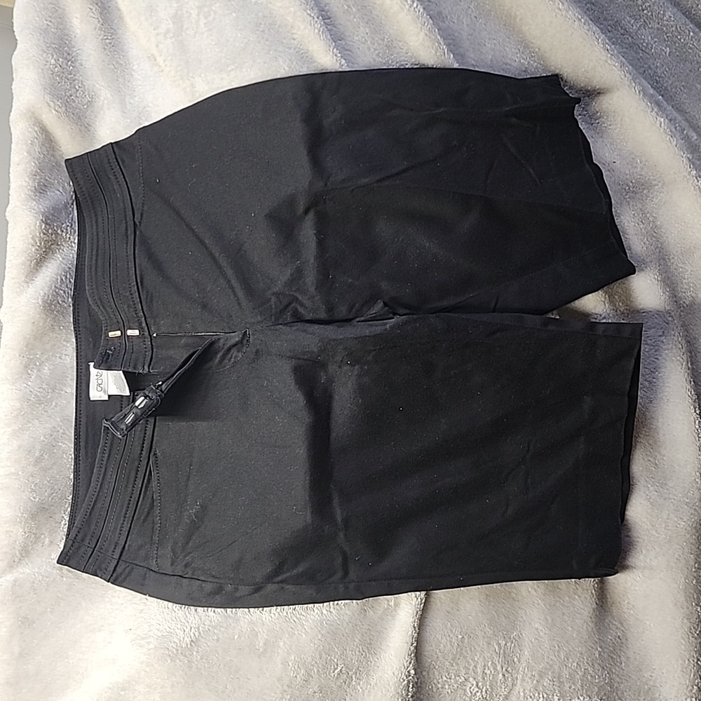 Black Cache stretchy size 4 Bermuda shorts.